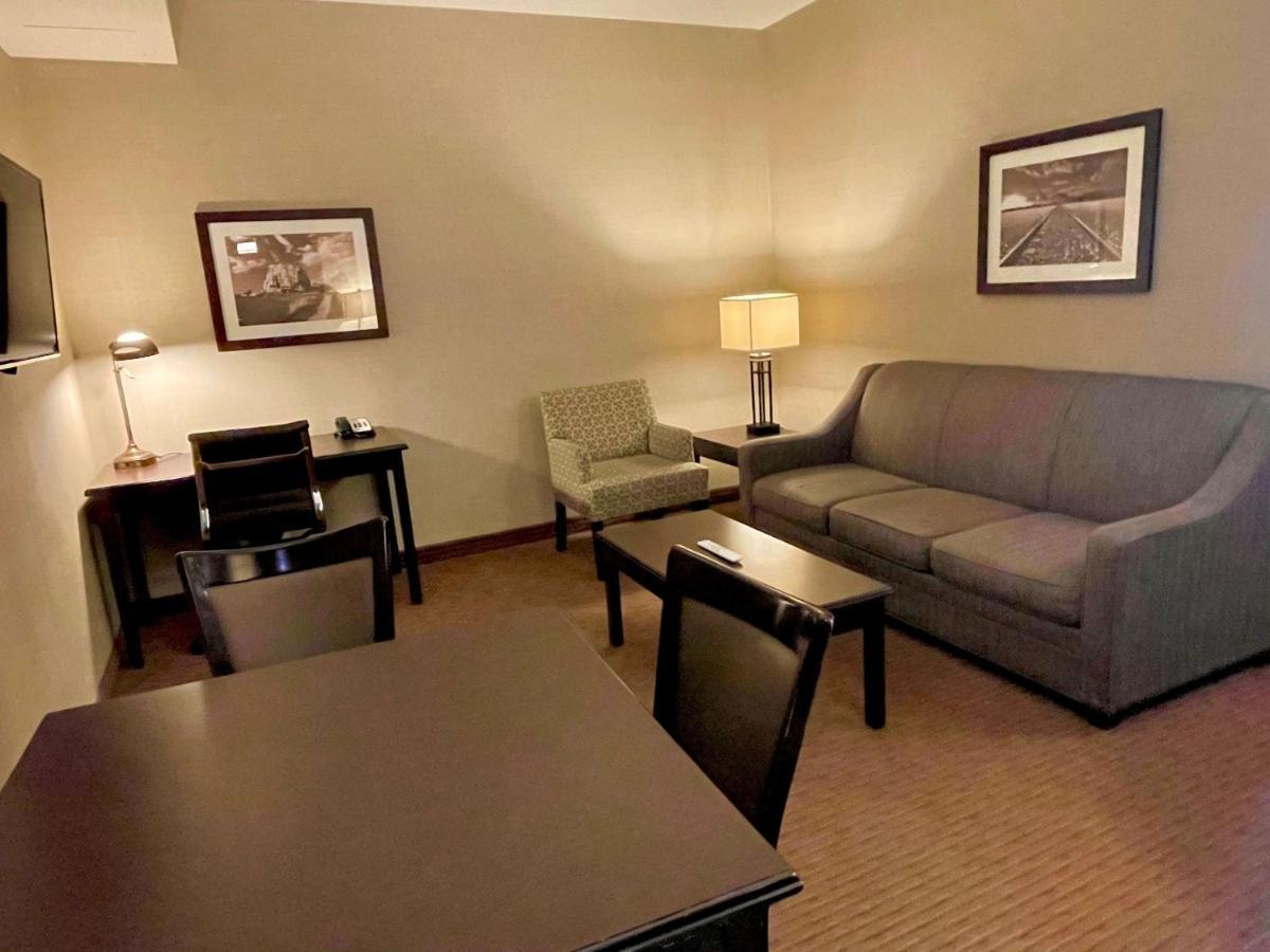 Best Western Plus Okotoks Inn&Suites Exterior foto