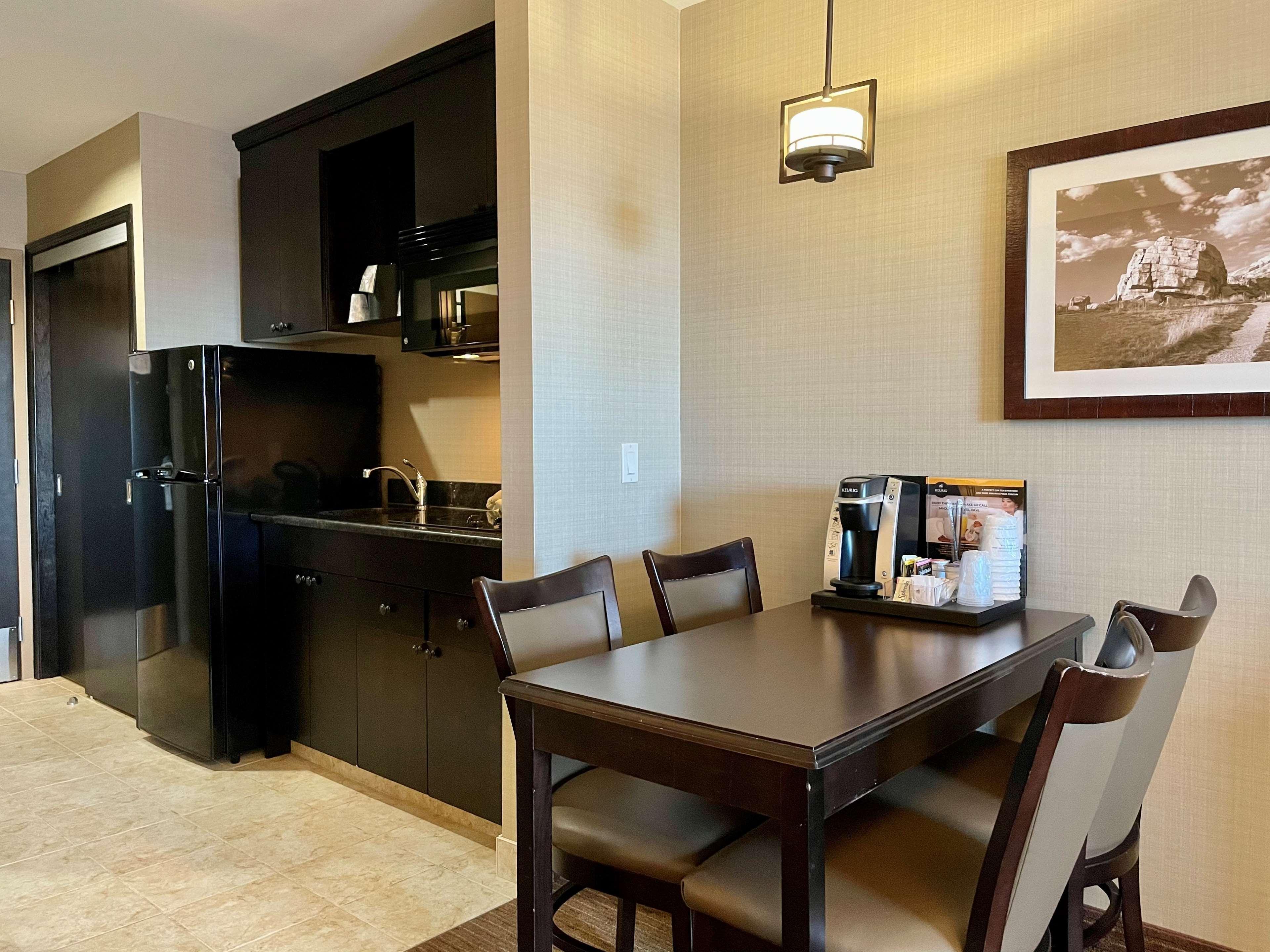 Best Western Plus Okotoks Inn&Suites Exterior foto