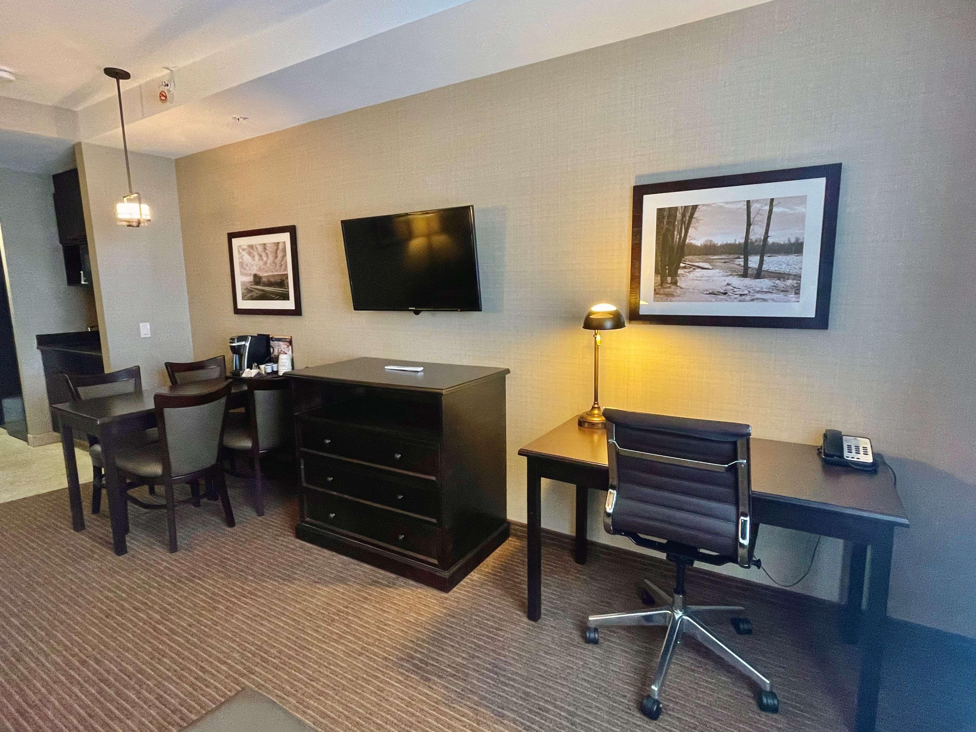 Best Western Plus Okotoks Inn&Suites Exterior foto