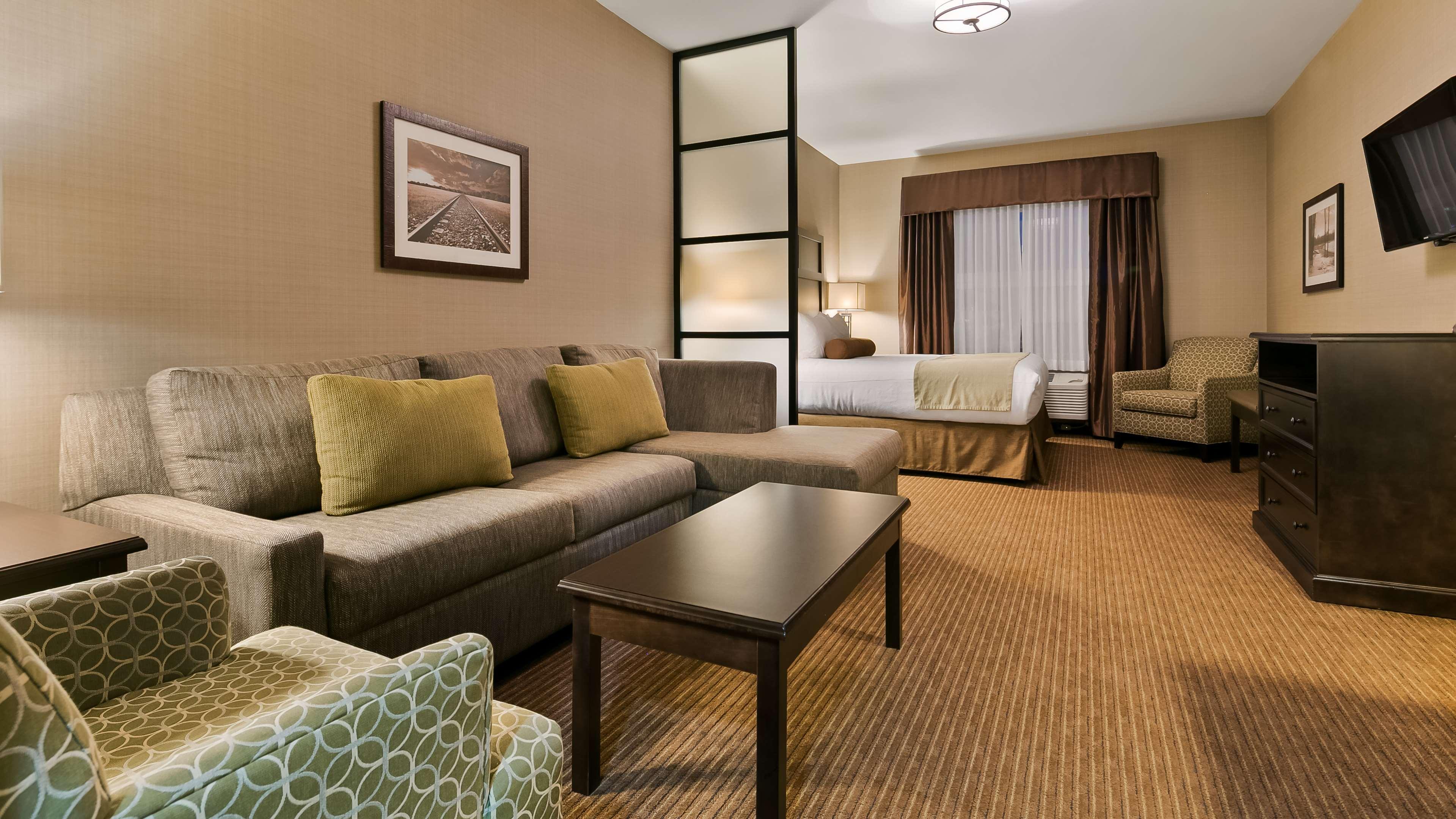 Best Western Plus Okotoks Inn&Suites Exterior foto