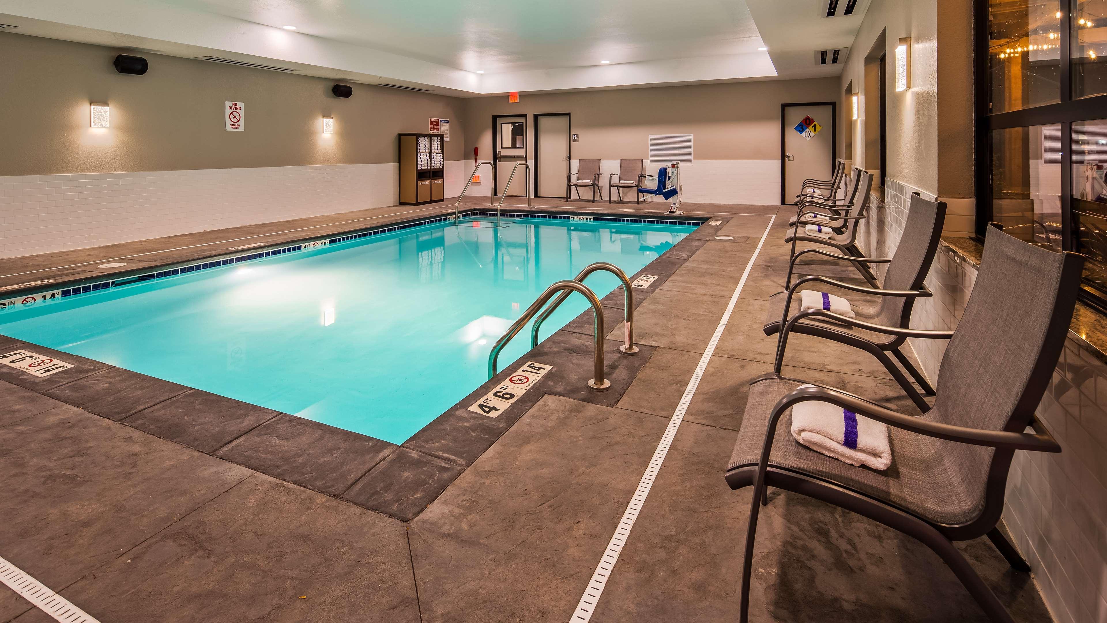 Best Western Plus Okotoks Inn&Suites Exterior foto