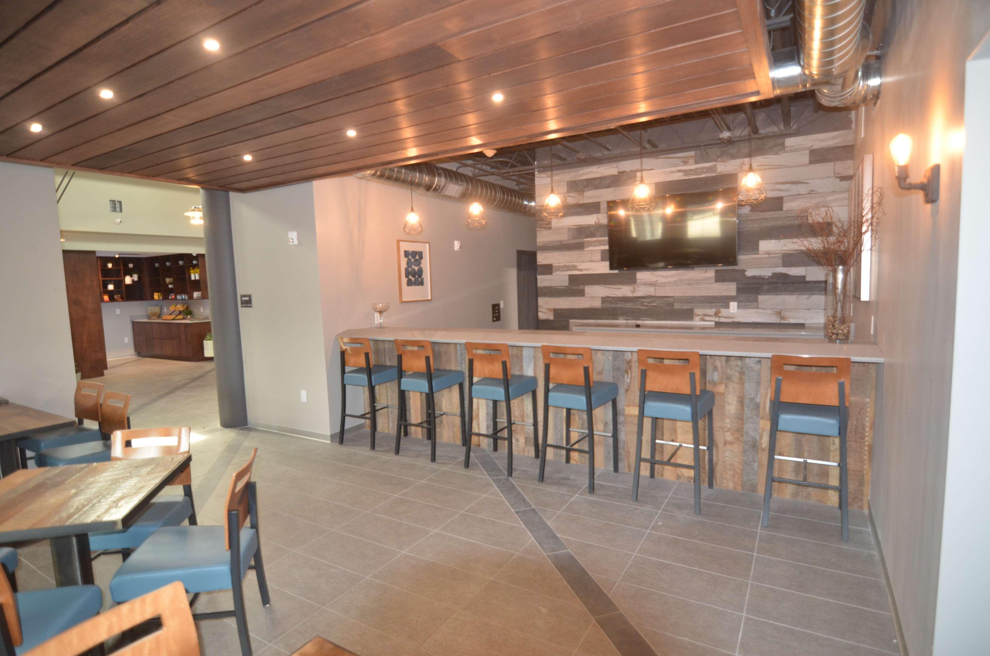 Best Western Plus Okotoks Inn&Suites Exterior foto