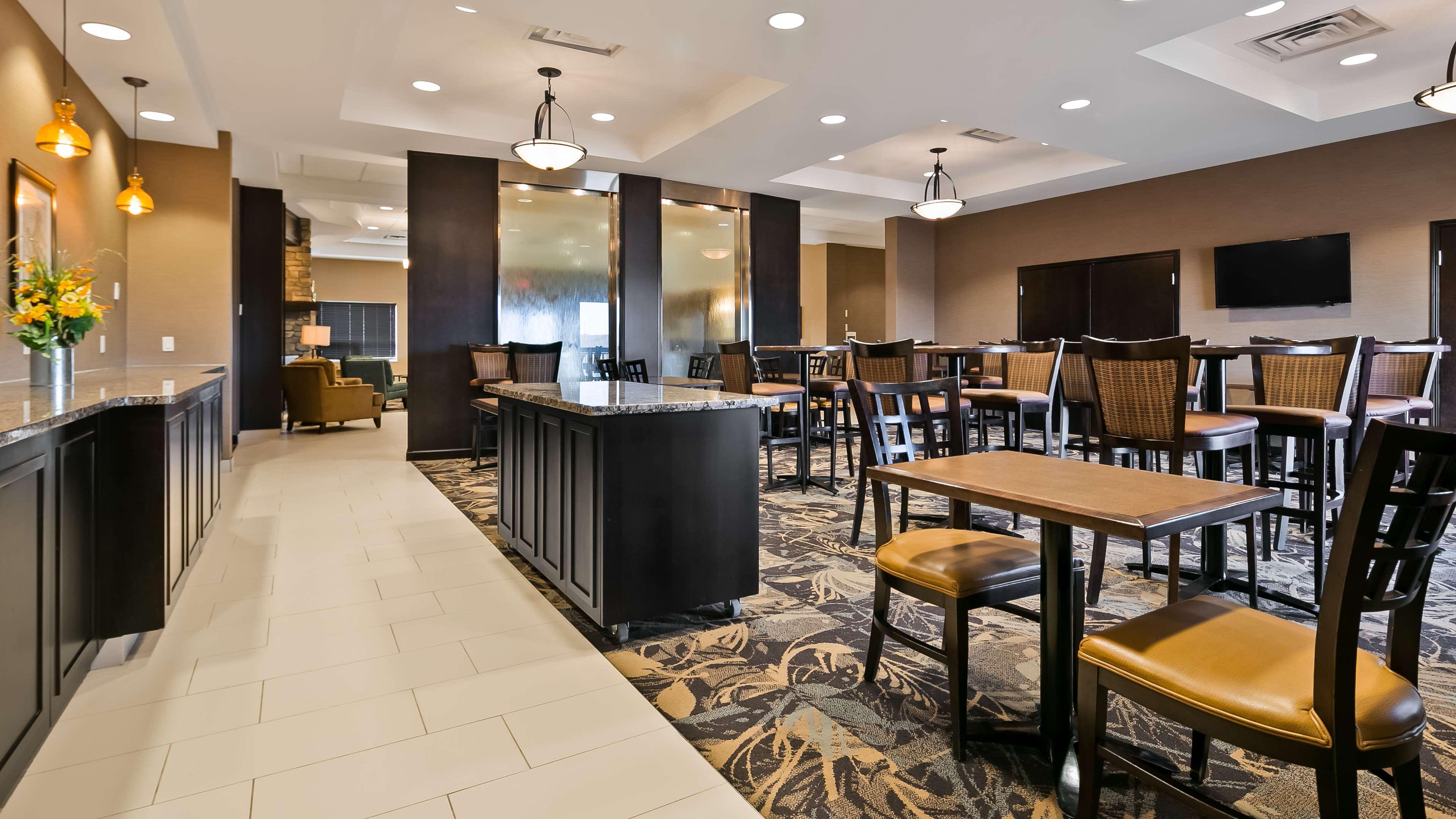 Best Western Plus Okotoks Inn&Suites Exterior foto